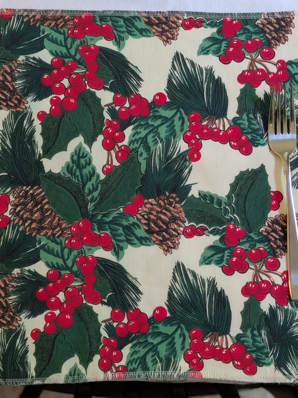 Christmas Holly Berry & Pinecone Six Placemat Set 6